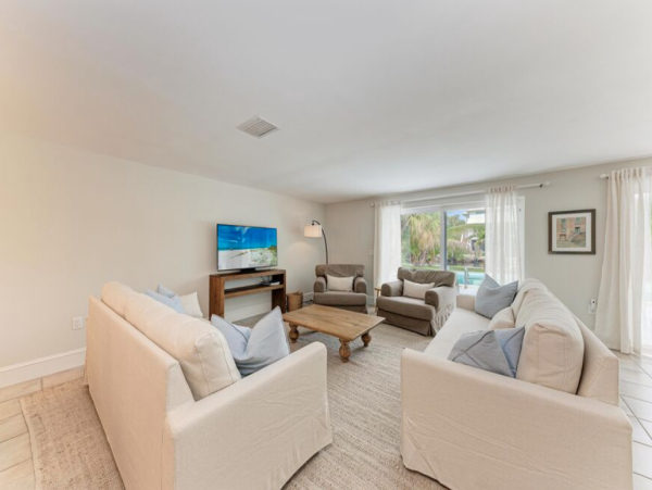 4-Bedroom Home with Private Dock in Anna Maria Island